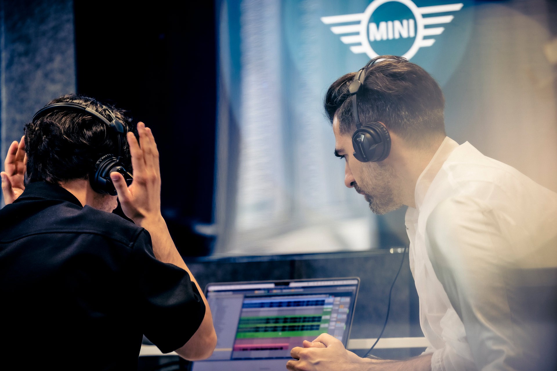 ניידות חשמלית ב-MINI - צליל - צלילים אייקוניים